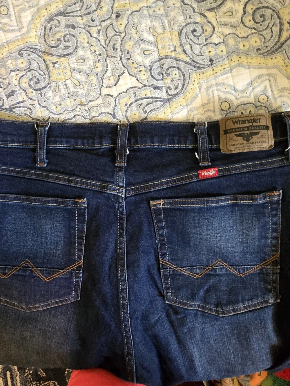 Wrangler Men’s Dark Indigo Relaxed Jeans - Picture 1 of 4